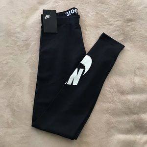 Nike Swoosh Leggings
